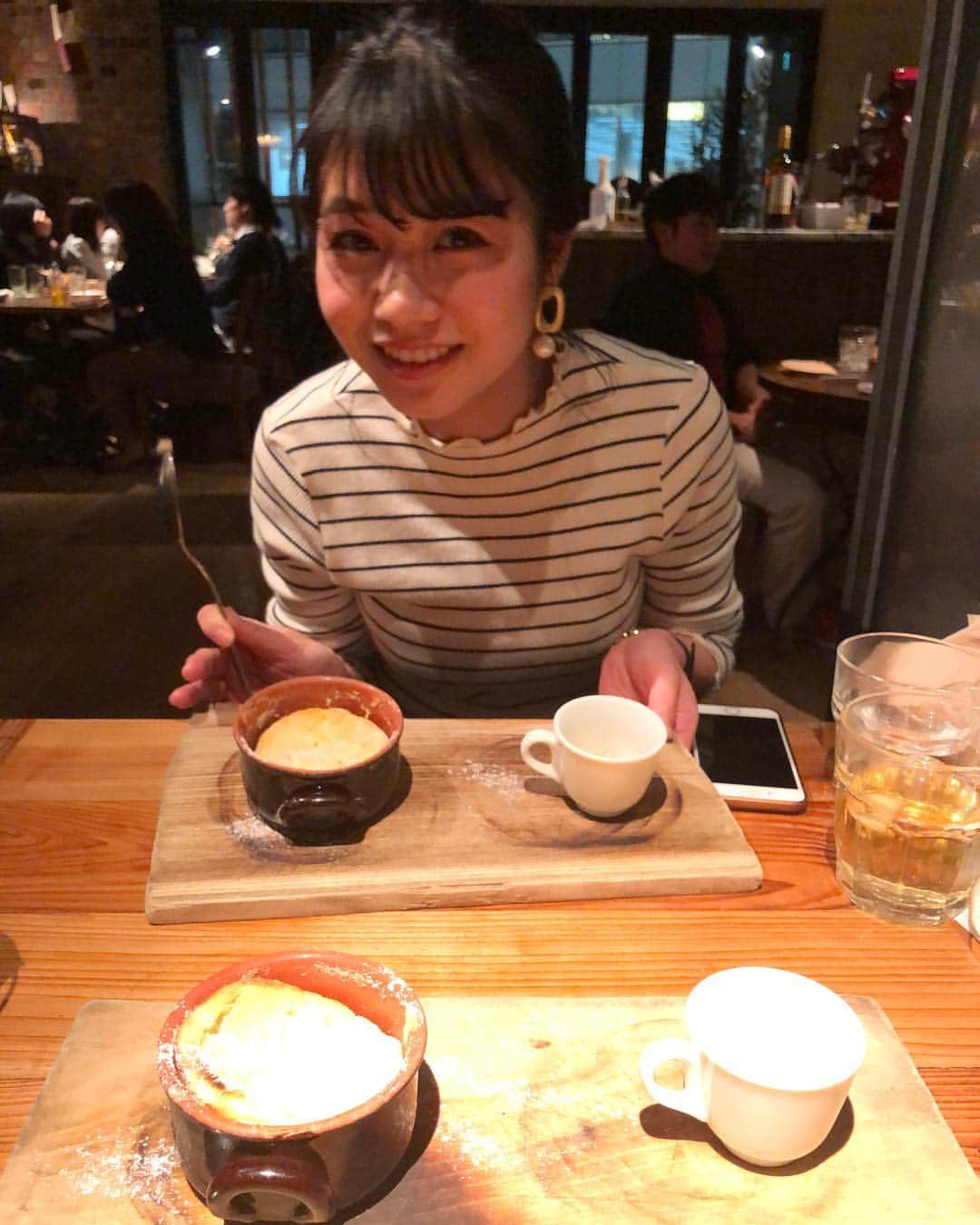 小谷津友里さんのインスタグラム写真 - (小谷津友里Instagram)「あゆみとご飯行ったときの‪⸜(*ˊᵕˋ* )⸝‬ もう2週間前..,！？ときの流れが早すぎてびっくりしている😂🌸 あっという間に4月になりそうだね (*•̀ᴗ•́*)و ̑̑ * * 久しぶりに久しぶりに明日はおやすみだーー!!😍😍 * *  #ごはん#なかよし  #jillstuart #cosmetics #dinner」3月21日 19時48分 - yurikoyatsu