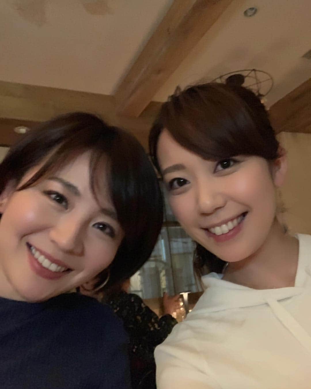 須黒清華のインスタグラム：「先日、大橋未歩さんと久しぶりにご飯してきました〜💕 未歩さんに会うといつも元気もらえますっ‼︎ いつも笑顔で、どんな話も受け止めてくれる未歩さん✨ いつまでも憧れの先輩です‼︎ くだらないことで笑える、そんな時間が最高の幸せだって、改めて噛みしめました💕 #大橋未歩 さん #女子会 #女子会ディナー  有難うございました✨ 元気もらって、今日も#wbs 頑張ります(^^)」