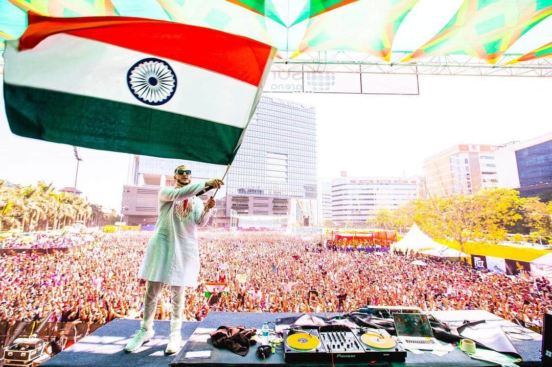 DJスネークさんのインスタグラム写真 - (DJスネークInstagram)「Happy Holi 🇮🇳」3月21日 19時51分 - djsnake