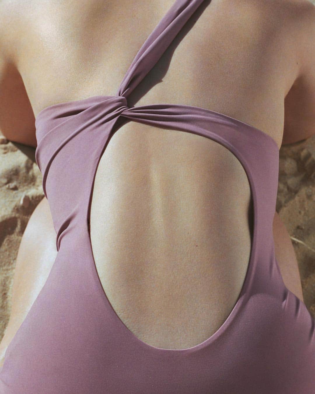 コスさんのインスタグラム写真 - (コスInstagram)「Asymmetric necklines in soft lavender - this season our swimwear collection returns in new shapes and shades. #cosstores」3月21日 19時58分 - cosstores