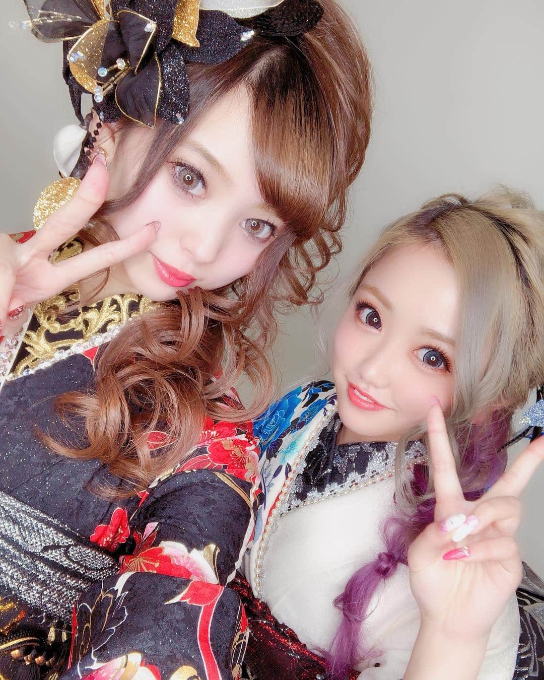 嶋谷愛（あいちゅん）のインスタグラム：「. リセリンちゃんと💙 . #成人式 #振袖 なら #和の刻 🌙.*·̩͙ 早期割引もあるかも✌️💜 . #振袖ヘア #viviennewestwood #ootd #japan #selfies #selfie  #osaka #日本 #tokyo #make #fashion #Followme #instaFashion #l4l #flf #instalike #likeforlike #kimono」