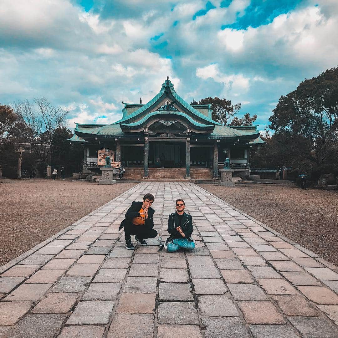 Spinnin' Recordsさんのインスタグラム写真 - (Spinnin' RecordsInstagram)「Hey guys, we’re @ravenkreyn and we’re super excited about our new track ‘Stronger’, which is out now! Let us know what you think of the track in the comments and make sure to check out the Instagram Stories where we will share some exclusive studio tips! We’re getting STRONGER. #spinninspotlight #ravenkreyn #breathecarolina #stronger #outnow #spinninrecords」3月21日 20時02分 - spinninrecords