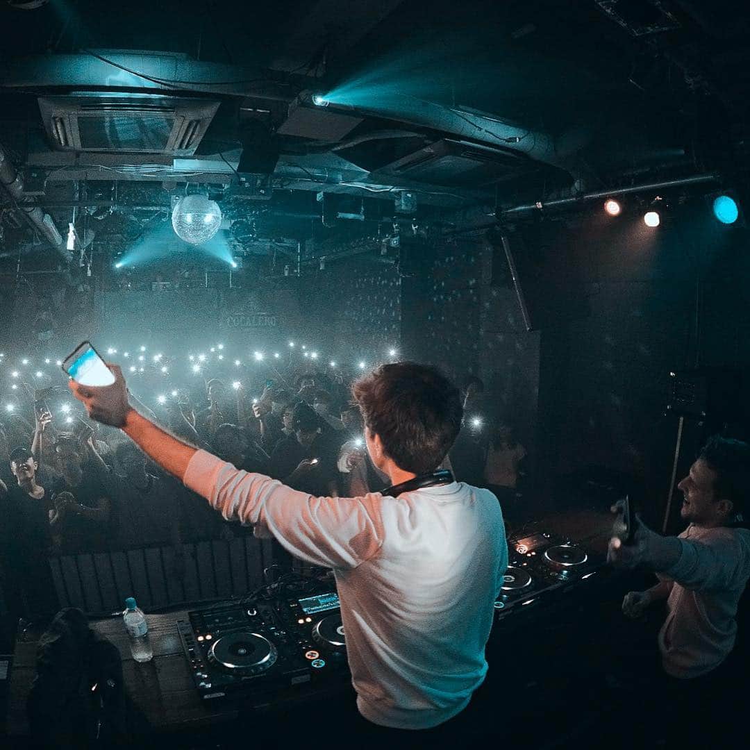 Spinnin' Recordsさんのインスタグラム写真 - (Spinnin' RecordsInstagram)「Hey guys, we’re @ravenkreyn and we’re super excited about our new track ‘Stronger’, which is out now! Let us know what you think of the track in the comments and make sure to check out the Instagram Stories where we will share some exclusive studio tips! We’re getting STRONGER. #spinninspotlight #ravenkreyn #breathecarolina #stronger #outnow #spinninrecords」3月21日 20時02分 - spinninrecords