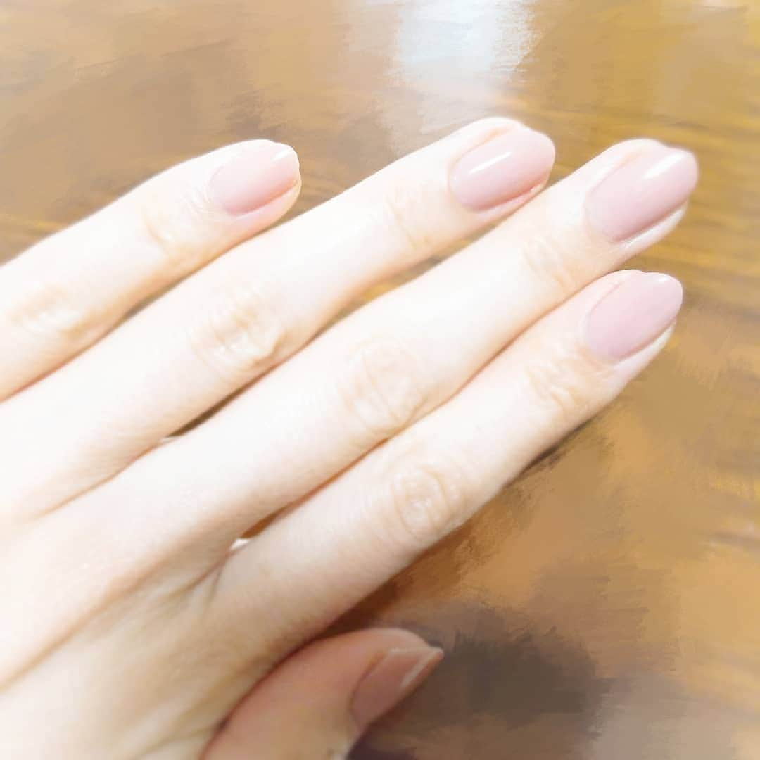 池田夏希さんのインスタグラム写真 - (池田夏希Instagram)「Self Nail💅💓✨✨✨ . . #ネイル #セルフネイル #マニキュア #ネイルポリッシュ #レブロン #レブロンネイル #レブロンカラーステイジェルエンビー #ピンクベージュ #春らしい #nail #selfnail #nailpolish #revlon #revlonnailpolish #colorstaygelenvy #perfectpair #033 #springnail」3月21日 20時07分 - natsukiikeda624