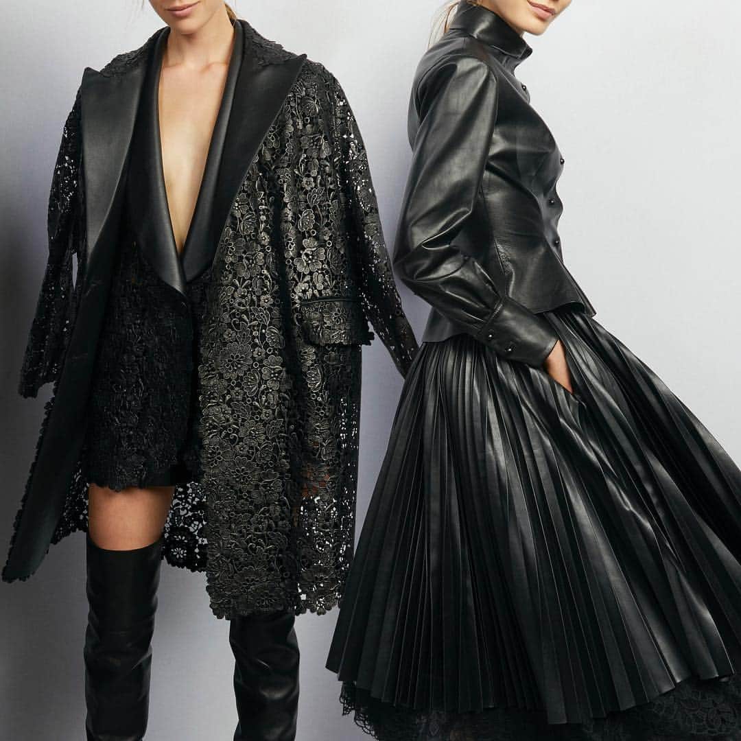 のインスタグラム：「So different yet so harmonic! #ScervinoSS19 macramé suit and leather total look. . . #ErmannoScervino #macrame #fashionshow #ss19 #springsummer #handmade #madeinitaly #couture #sscollection #blackskirt #backstage」