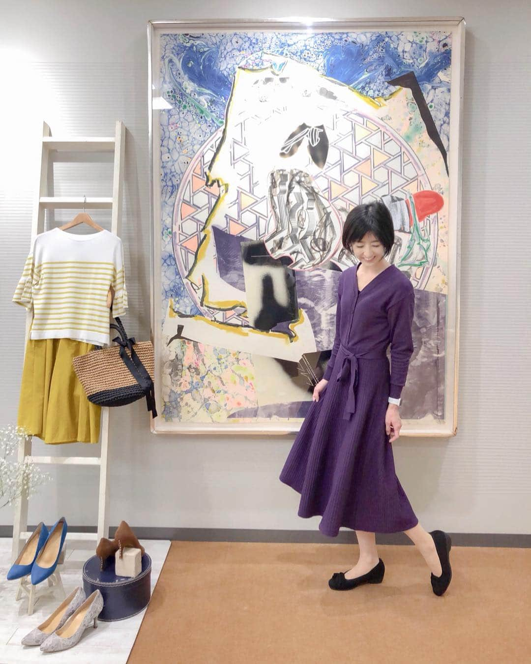 土屋香織さんのインスタグラム写真 - (土屋香織Instagram)「𓆸. velikoko by OIOI . 私はなかなか 足に合う靴に出会えないのが悩み。 痛いの我慢して我慢して ようやく足に馴染んだ靴を履くので ついそればかり履いてしまいます。 . 丸井さんからのご招待で マルイのオリジナルシューズブランド ラクチンきれいシューズ velikoko（ヴェリココ）体験会へ。 . ヴェリココは 19.5～27.0㎝のサイズ展開で たくさんのお客さんと一緒につくった靴で 足悩み別にカスタマイズできるんです。 . 私も足型測定をしてもらい 履き心地に合わせて ソールの下にさらに細かいパーツを 加えていただいたりしました。 . マルイにこの機械があって シューズの専門スタッフの方が カスタマイズしてくださるそう。 足に合う靴がない！とお悩みの方は ぜひマルイで計測してみてください。 アプリで細かい計測結果が いつでもみれるので 靴選びの参考になります◡̈ . . . #ラクチンきれいシューズ #ヴェリココ #velikoko #ラクチンきれいな靴が好き #ラクチンきれいの輪 #ラクチンきれいアンバサダー #PR . . . #オフィスコーデ #きれいめコーデ #きれいめカジュアル #休日コーデ #いつコ #コーディネート#大人コーデ #おしゃれさんと繋がりたい #coordinate #コーデ」3月21日 20時18分 - kaorintsuchiya