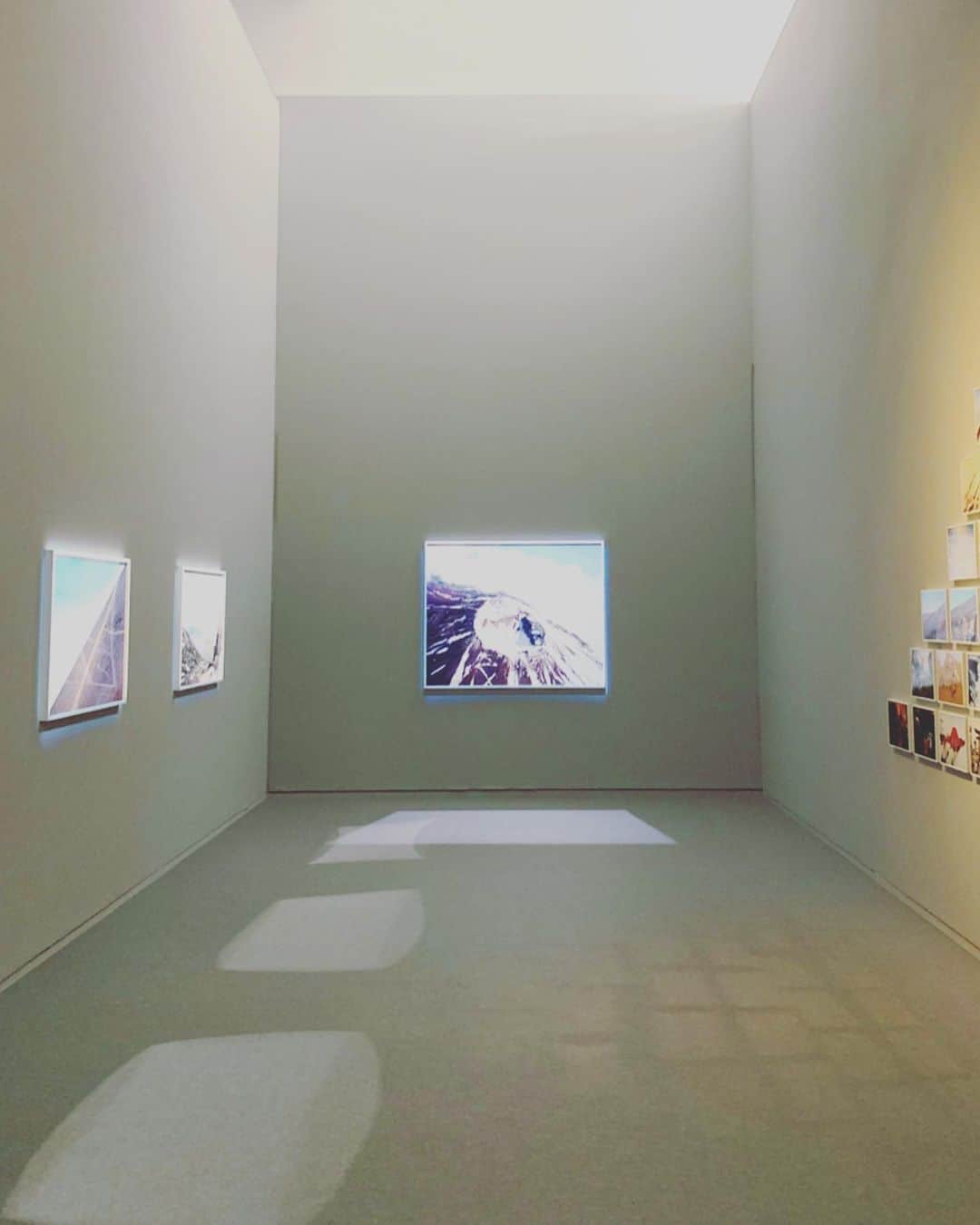 谷川じゅんじさんのインスタグラム写真 - (谷川じゅんじInstagram)「石川くんの展覧会に滑り込み。ほんの少しだけど一緒の空気吸えた気がした。ありがとうって読後感。最高だな。 石川直樹 この星の光の地図を写す 2019年1月12日～3月24日 東京オペラシティ アートギャラリー #naokiishikawa #art #goodbibesonly #goodneighbors #tokyolife #thisisjapan」3月21日 20時24分 - junjitanigawa