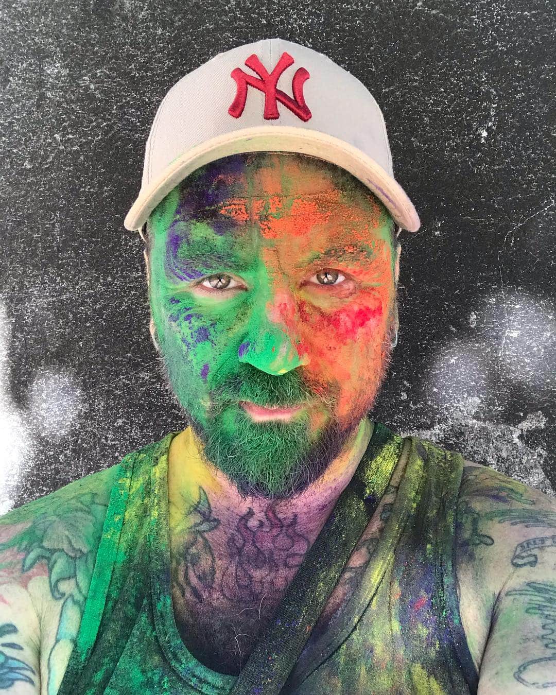 ジャンポールレスパナールのインスタグラム：「. #Holi day ❤️🧡💛💚💙💜」