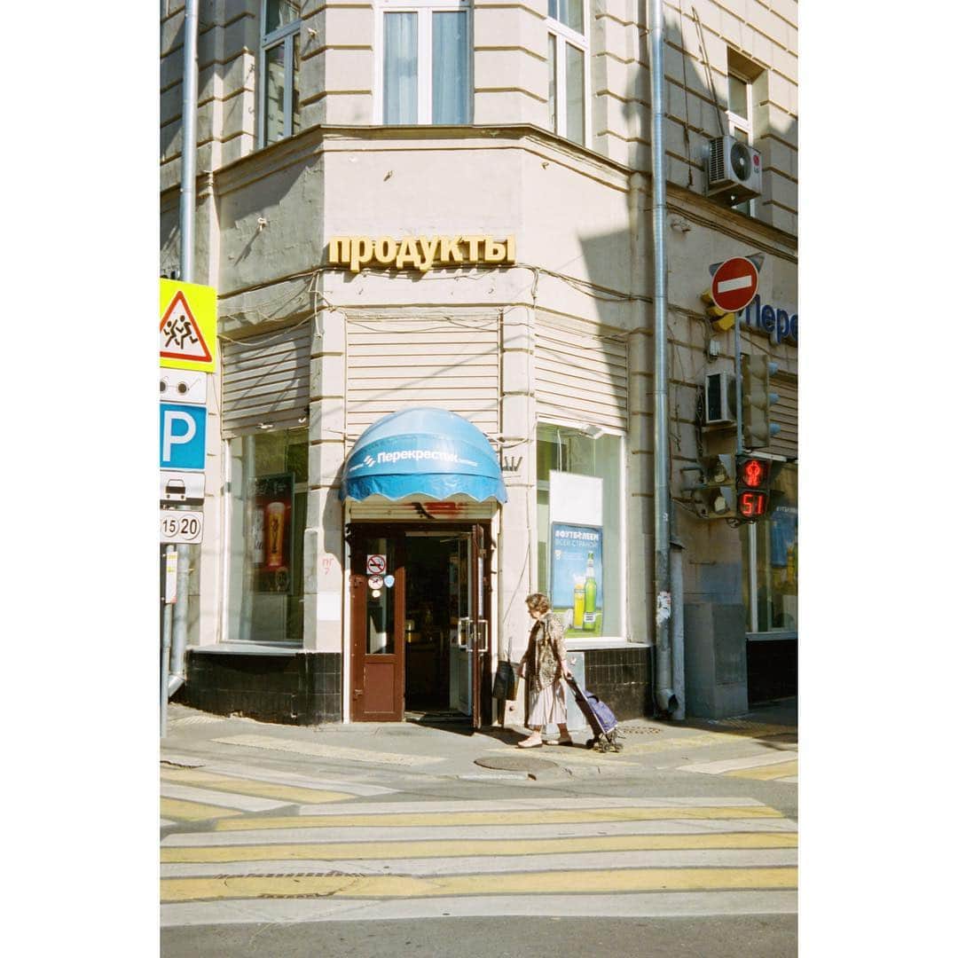 上田唯人さんのインスタグラム写真 - (上田唯人Instagram)「📷 - モスクワの街角 - - - #走るひと #走るモスクワ #モスクワ #走る街 #フィルム」3月21日 20時27分 - yuito_ueda