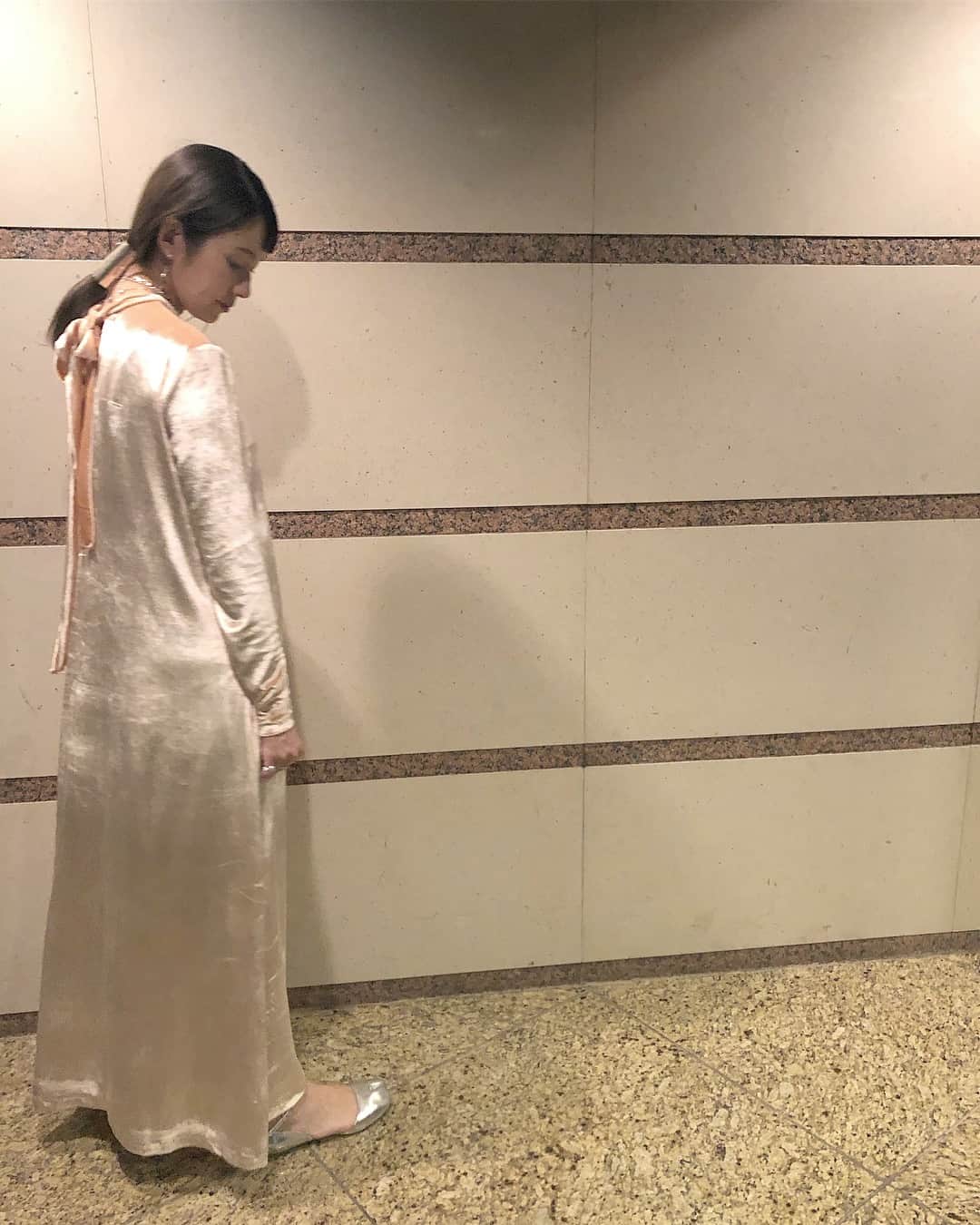 三苫愛さんのインスタグラム写真 - (三苫愛Instagram)「先日の @yslbeauty のディナーは @yoshinooyakawa に作ってもらったドレスでした。妊婦でも苦しくなくて背中も空いたデザインでかわいい。 @pluietokyo のスタッフの子に人気だったからまた作ることも考えてます、、♡」3月21日 20時28分 - ai_mitoma