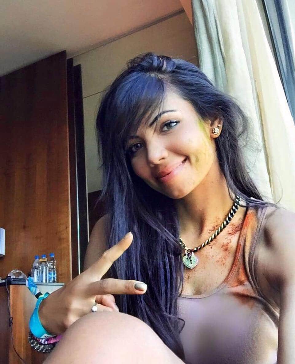 サミラ・ニコレットのインスタグラム：「‪Happy Holi 😊 May the day bring lot more colours to everyone's life! Play safe. Bless up. ‬#holi」