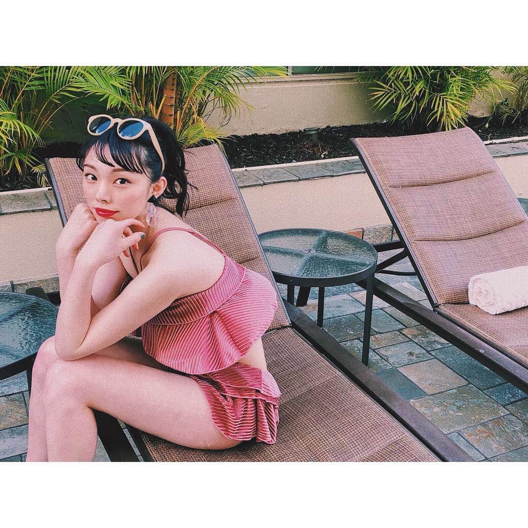 のインスタグラム：「- - おにゅーの水着がお気に入りです👙 - 今年の夏も海もプールもいっぱい行きたいなぁ.・ - 最後の動画すごく楽しそう😂 - #0321 #ハワイ #水着 #ピンク #韓国ファッション #大量更新ごめんなさい #hawaii #pool #swimwear  #shooting  #model #korea #fashion #instagood  #like4likes  #followme」