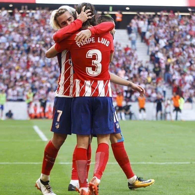 フィリペ・ルイスさんのインスタグラム写真 - (フィリペ・ルイスInstagram)「Joyeux anniversaire @antogriezmann Grizouuuuuu!」3月21日 20時46分 - filipeluis