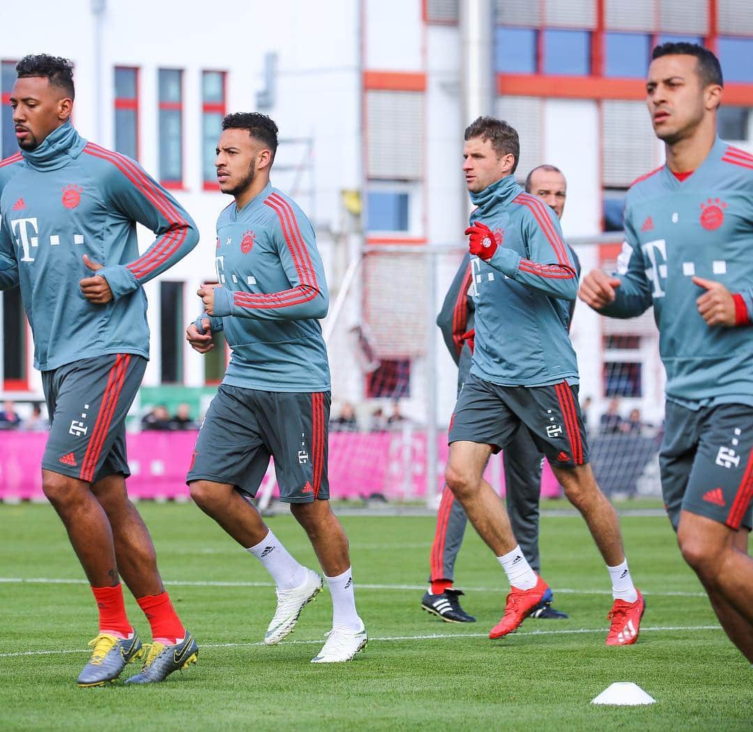 トーマス・ミュラーのインスタグラム：「Hard training sessions during the Bundesliga break 💪 #fcbayern #esmuellert #packmas #miasanmia」