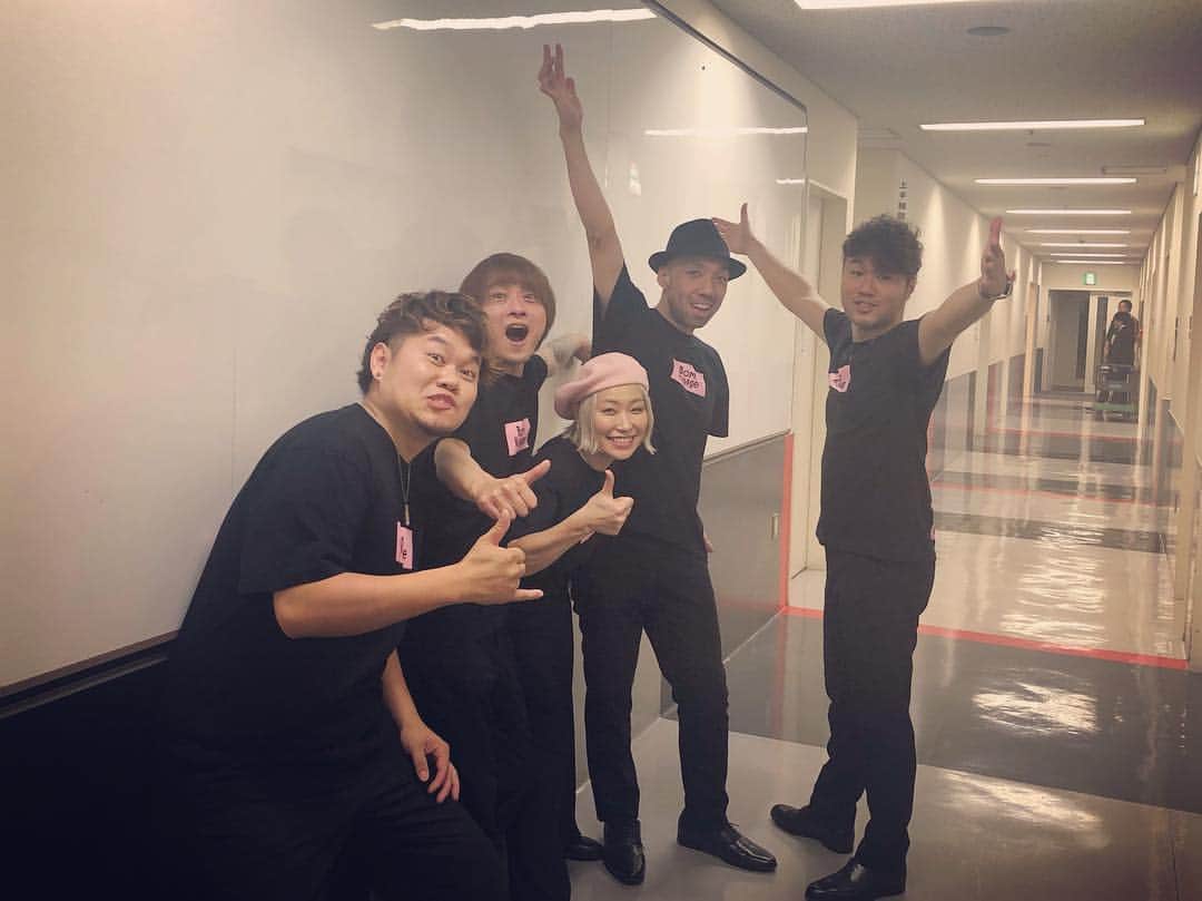 若森さちこさんのインスタグラム写真 - (若森さちこInstagram)「SUPERJUNIOR-RYEOWOOK SPECIAL LIVE 「Bom Voyage 」終わっちゃいました！3本だけなんて勿体ない😭リョウクの歌声、ホント最高でした。  久しぶりのKRYBANDのみんなと。  また会う日までー！  #superjunior #ryeowook #percussion #kryband #リョウク #皆川真人 #國武建臣 #遠山哲朗 #堀井慶一 #若森さちこ #よしっ！」3月21日 20時46分 - pistachico