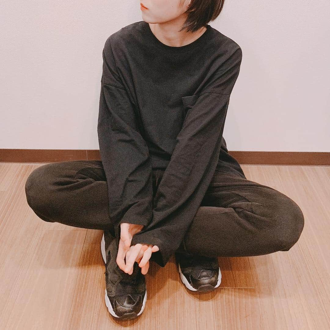 安本彩花さんのインスタグラム写真 - (安本彩花Instagram)「ㅤㅤㅤㅤㅤㅤ ㅤㅤㅤ ㅤㅤㅤぽかぽかしてきましたねー。 ロンT着れるご陽気ですなー。  手が長く見える気がして好きなのだ！！！ #ロンt  #テナガザル」3月21日 20時47分 - yasumoto_ayaka_official