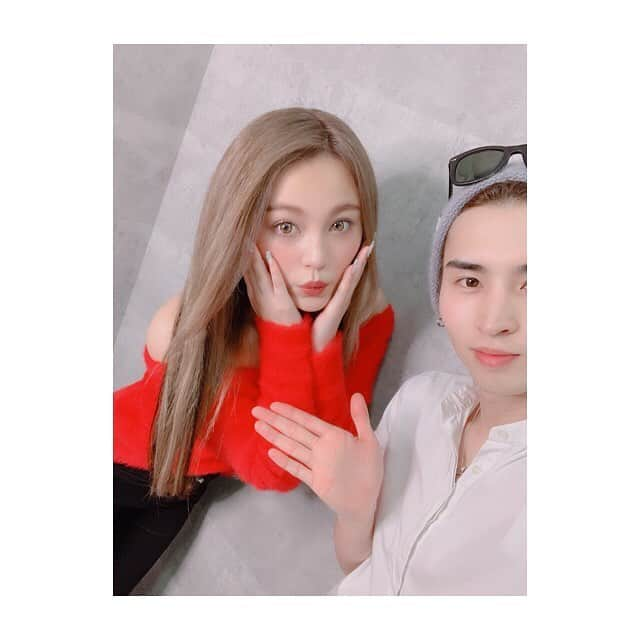 土屋怜菜（れいぽよ）さんのインスタグラム写真 - (土屋怜菜（れいぽよ）Instagram)「そういえば！ブリーチしちゃいました！﻿ ﻿ 今回もL.O.G 渋谷店 です❤️﻿ ﻿ イベントも多いしなんか明るくしたくなって﻿ しまってミルクティーぽくしてもらたよ！﻿ ﻿ いつもありがとうございます💓💓﻿ ﻿ そして、L.O.Gの優太さんと﻿ 初のツーショットした笑  #Popteen #モデル #reipoyo #土屋怜菜 #GAL #ギャル」3月21日 20時58分 - reipoyo_0411