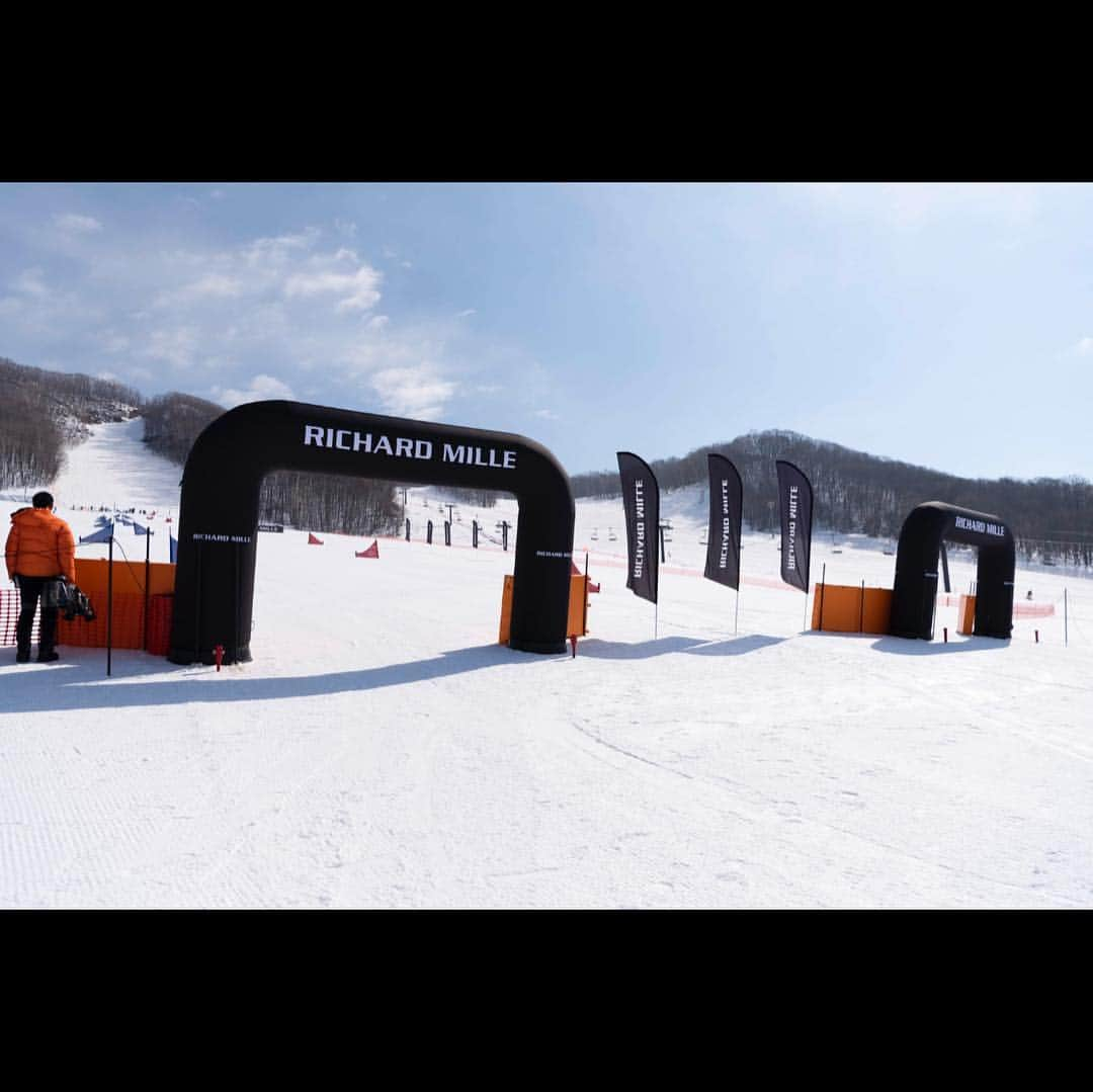 竹内智香さんのインスタグラム写真 - (竹内智香Instagram)「雪山❄スノーボード️🏂 の楽しさ、 素晴らしさを伝えたくて企画し リシャールミル⌚️ 北海道日本ハムファイターズ⚾️始め たくさんの方たちのお力をお借りして 無事に イベントを終えることができました。  最後に子供達が "楽しかった" と言ってくれて 笑顔を見せてくれたこと これが何よりもの "成功の証" のように感じました😊  協力してくださった スポンサーの皆様 イベント運営携わってくださった スタッフの皆様 そして！ 参加してくださった キッズのみんなに 心から感謝です😊 ありがとうございました✨  #スノーボードキッズわくわく杯in東川 #北海道胆振東部地震被災児童支援チャリティ #北海道日本ハムファイターズ #ゆきのね奨楽金 #リシャールミル #キャンモア  #東川町 #厚真町 #稲葉篤紀 さん」3月21日 20時52分 - tomoka_takeuchi