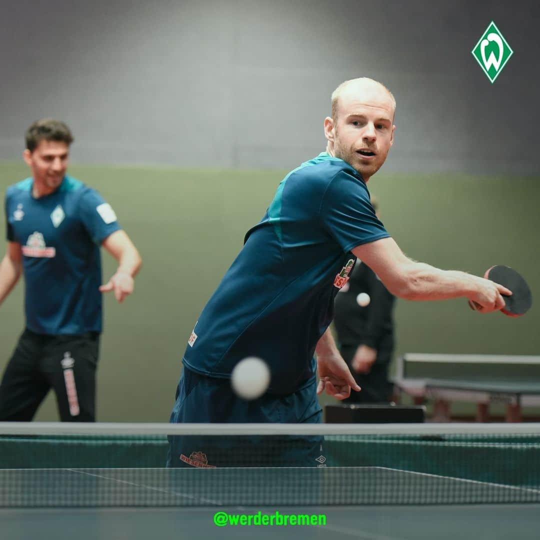 ヴェルダー・ブレーメンさんのインスタグラム写真 - (ヴェルダー・ブレーメンInstagram)「Wettkampfmodus 🔛🏓Stimmung 🔝 _______ #werder #bremen #svw #Training #Länderspielpause #Tischtennis #competition #virtuosen #Kruse #Klaassen #Harnik」3月21日 20時55分 - werderbremen