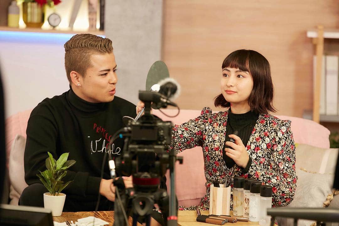 M∙A∙C Cosmetics Japanのインスタグラム：「⠀ 大人気カップルYouTuber”JULIDY”のお2人が M·A·Cのシェアコスメをご紹介♡ ⠀ 実際に製品を使ったリアルなレポート動画が配信中！ JULIDYのYouTubeアカウントからぜひチェックしてみてください！ ⠀ ⠀ ⠀ ⠀ ⠀ ⠀ #MACCosmeticsJapan #MACコスメ  #MACCosmetics  #MAC #コスメ #メイク #シェアコスメ #ユニセックス #スキンケア #アイブロウ #リップ #男性メイク #メンズメイク #メイク動画 #YouTube #Youtuber #JULIDY #JULIA #CODY」