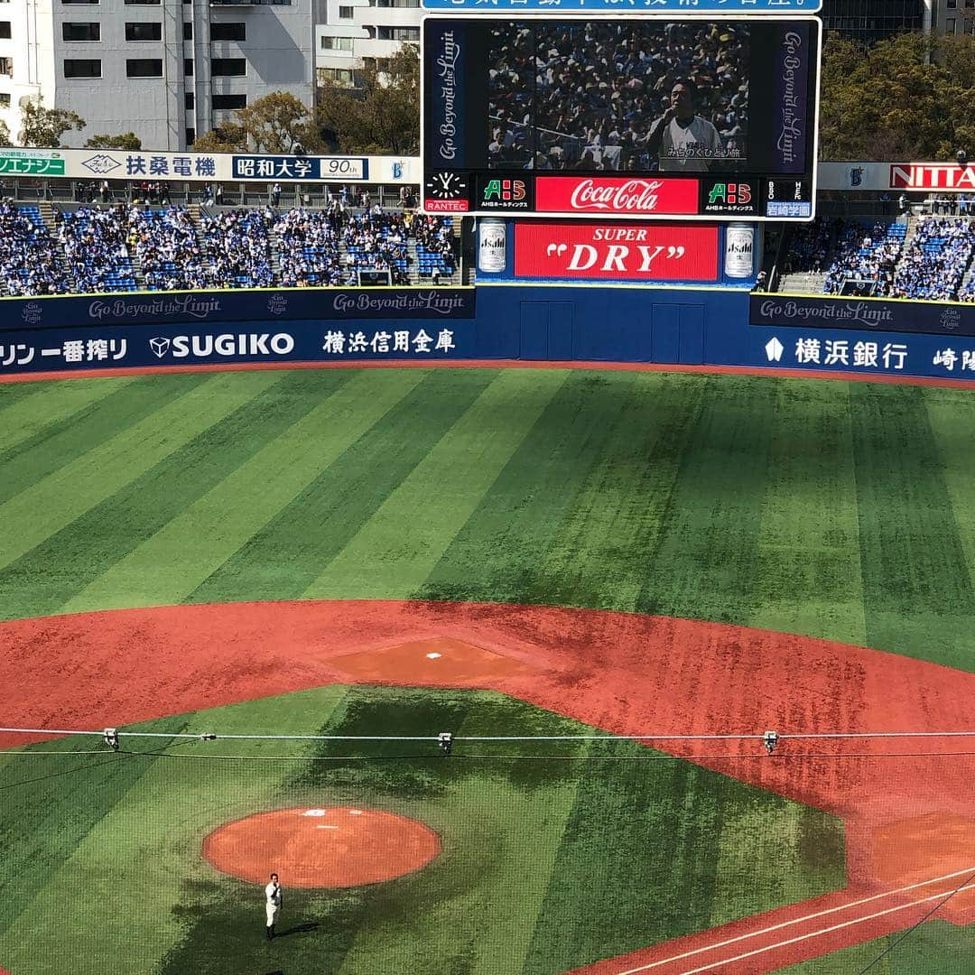 林昌範さんのインスタグラム写真 - (林昌範Instagram)「今日は今シーズン初めて横浜スタジアムにお邪魔してきました😊 DAZNの解説だったのですが👍 今年のDeNAベイスターズのキーマン飯塚投手が挨拶に来てくれたので📸 期待してますよ👍 僕自身も解説無難にこなせたと思ってます笑 ＃横浜#横浜スタジアム#denaベイスターズ #DeNAベイスターズ#オープン戦  #日本ハムファイターズ #日ハム #飯塚悟史 #投手#dazn#解説 #開幕投手 #今永昇太 #決定」3月21日 21時07分 - masanorihayashi24