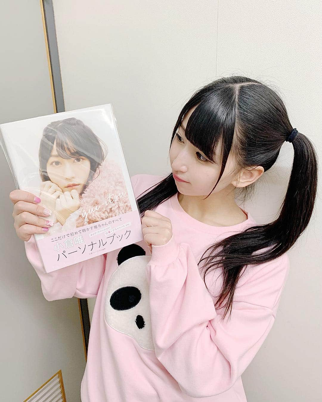 谷麻由里さんのインスタグラム写真 - (谷麻由里Instagram)「小倉唯パーソナルブック yui-itsu を手に入れました📖💭 見るのたのしみ♪ お家についたらじーっくり読ませてもらいます👀‼️‼️‼️ もうひとつのほうも欲しくなっちゃうっかわいいもん♡♡ #小倉唯  #パーソナルブック #yui-itsu」3月21日 21時08分 - mayusamatokeiyaku