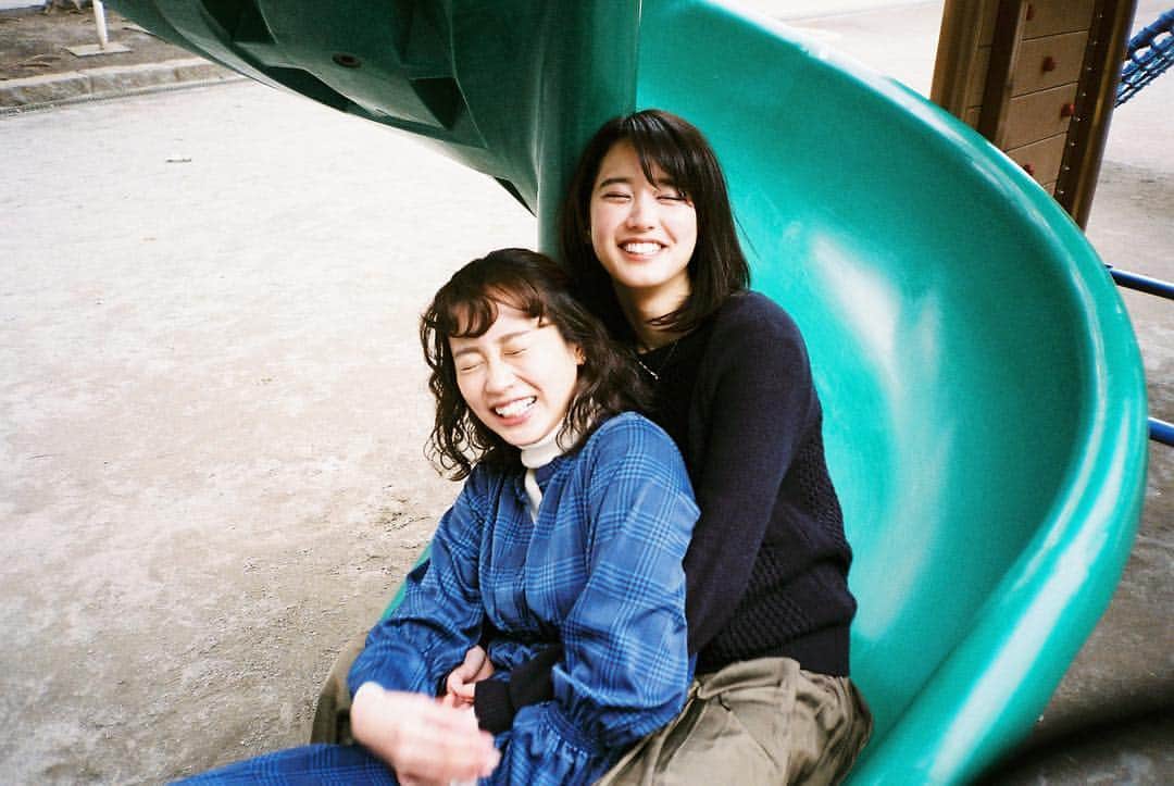 フジテレビ　ドラマ「平成物語」のインスタグラム：「Photo by 石田真澄 @8msmsm8  #平成物語 #山崎紘菜 #笠松将 #清水くるみ  今夜、第4話です。 世界フィギュア延長のため深夜0時40分〜の放送となります。 ぜひご覧ください。」