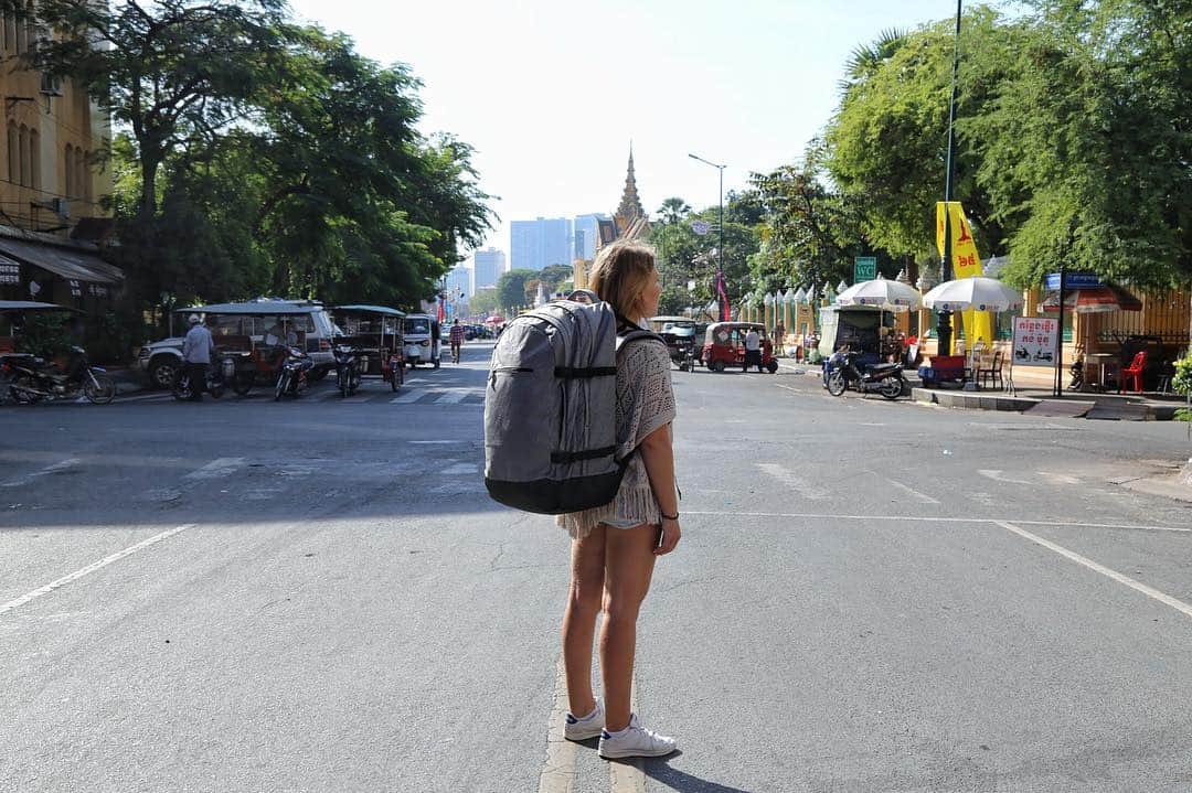 Shunsuke Miyatakeのインスタグラム：「Classic Modern mixed city, Phnom Penh. w/ @bananatrail / @caro_ducelliez」