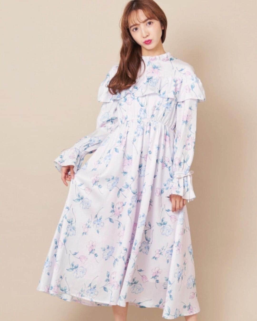 平木愛美のインスタグラム：「girly💘🚀 撮影では甘めな洋服を着ることも多いです。皆んなはどんなファッションが好きですか？」