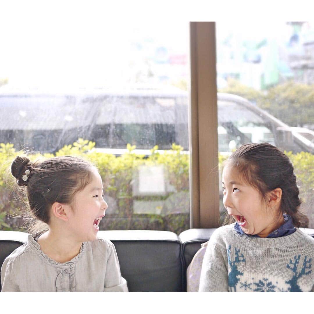Rihoのインスタグラム：「小さかった2人も4月から5年生 ずっと仲良し  5年生は同じクラスだといいねと2人で話してるようです」