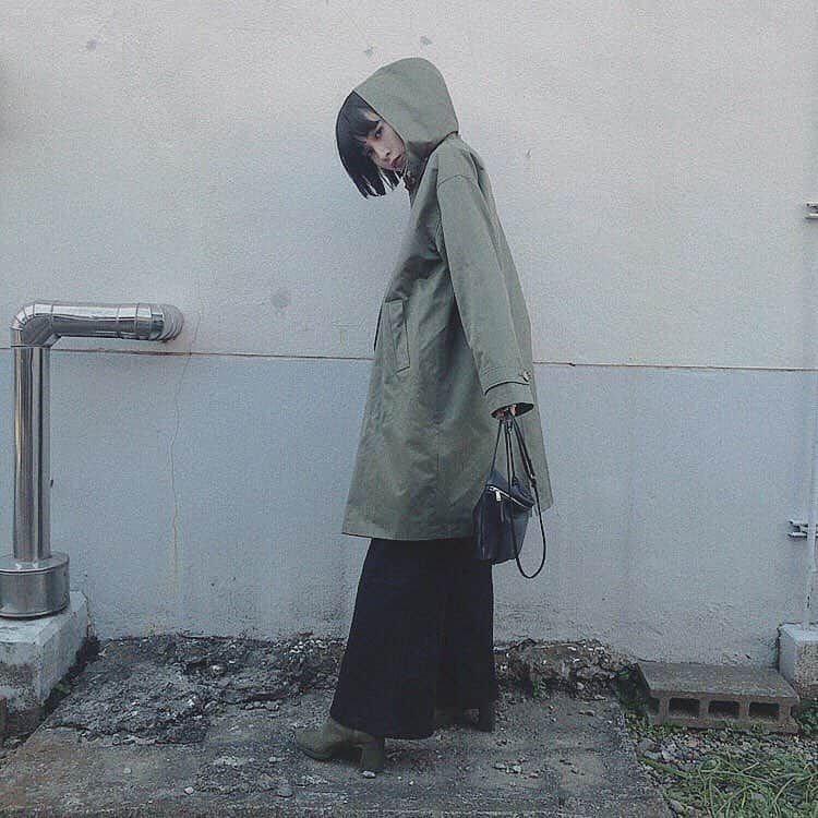 うちだゆうほさんのインスタグラム写真 - (うちだゆうほInstagram)「#ootd﻿ ﻿ 昨日更新しようと思ってたのに忘れてた、、﻿ ﻿ @camper のカーキのブーツに合わせたくて﻿ @noralily_official のカーキのスプリングコートを💚﻿ ﻿ キュートな形のフードは取り外し可能で、フードをつけたままにしてみたり外してみたり、ベルトをしたり外してみたりで色々な雰囲気を作れる万能コートです💯えらい」3月21日 21時31分 - uchidayuho