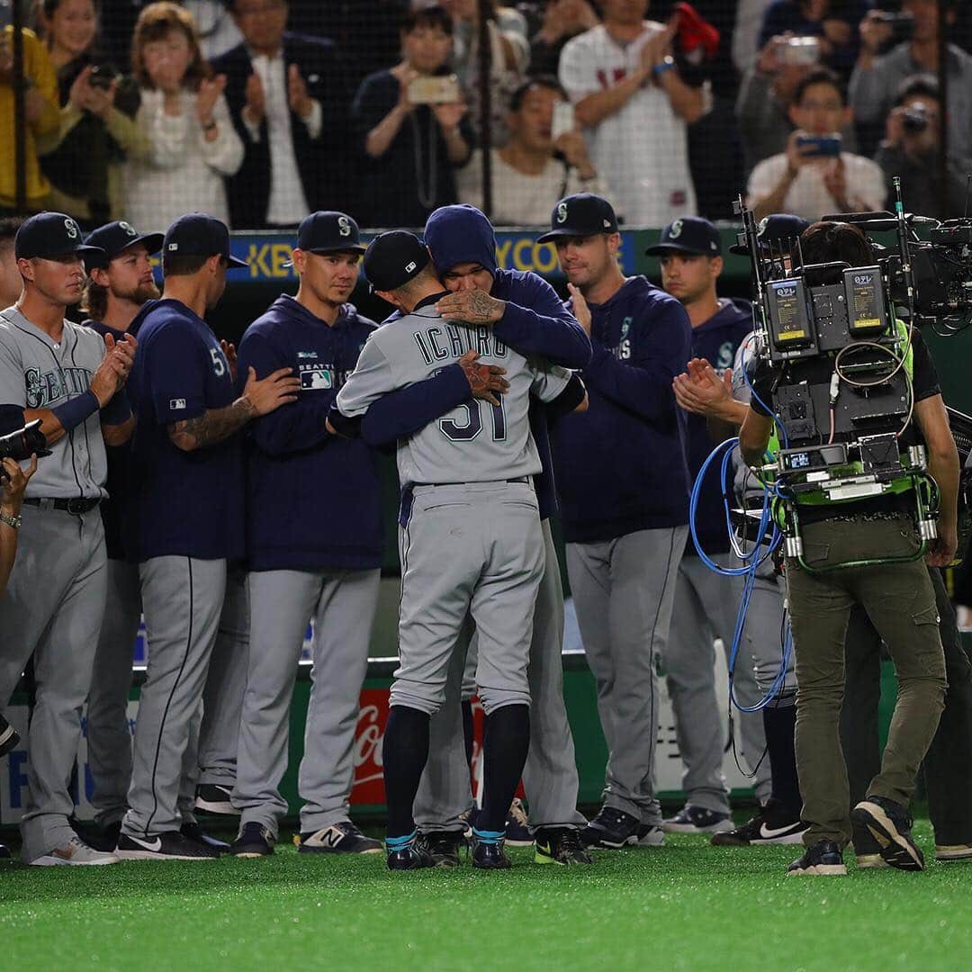 MLBさんのインスタグラム写真 - (MLBInstagram)「Heroes get remembered. #MLB開幕戦」3月21日 21時41分 - mlb