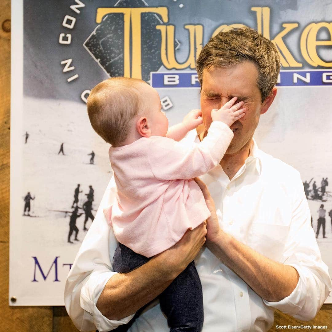 ABC Newsさんのインスタグラム写真 - (ABC NewsInstagram)「MAKING FRIENDS: Former Texas Congressman Beto O'Rourke has his face grabbed by a baby at a meet and greet in Conway, New Hampshire. #betoorourke #baby」3月21日 21時34分 - abcnews