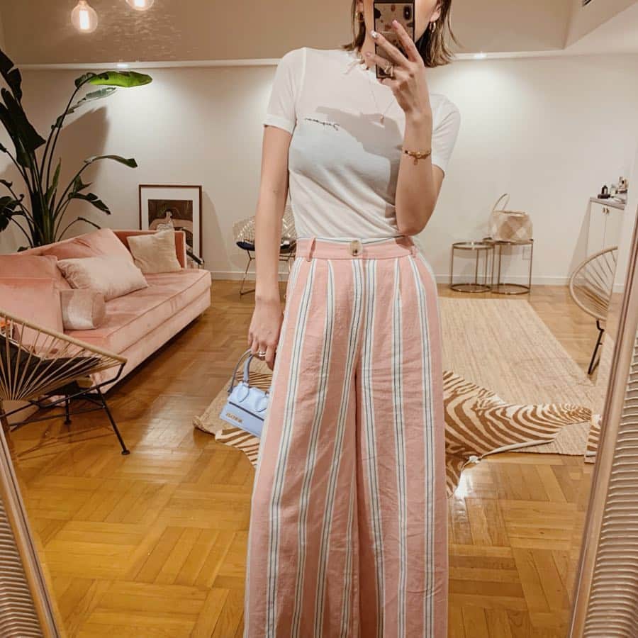 のインスタグラム：「#todayslook  23℃🌸 今日はサクラ色のリネンパンツ☺︎ ________________________________________________ JK…デニムトラッカーjk T-shirt… @jacquemus  PANTS…マルチストライプワイドパンツ🐚NEW BAG… @jacquemus  ________________________________________________ #searoomlynn#jacquemus#fashion#spring#coodinate」