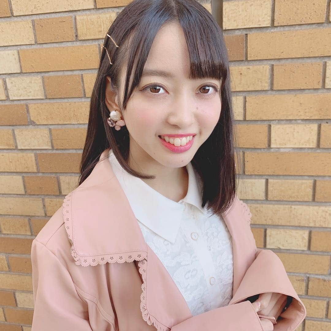 石田みなみさんのインスタグラム写真 - (石田みなみInstagram)「６日間あったSTU48個別握手会が今日で﻿ おわってしまいました。﻿ ﻿ ﻿ たくさんあると思っていたのに﻿ 本当にあっという間だった気がします😢﻿ ﻿ ﻿ 来て下さったみなさん﻿ 本当に本当にありがとうございました😊💓﻿ ﻿ ﻿ ﻿ ちなみに今日の私服は﻿ 先日、奈々さんにいただいた﻿ お洋服をきました🌸﻿ ﻿ ﻿ ﻿ ﻿ #STU48 #charmingtrip #石田みなみ﻿﻿ #2ndシングル #風を待つ #個別握手会﻿ #私服 #fashion #ootd #ヘアアレンジ﻿ #イヤリング  #AKB48 さん #岡田奈々 さん #船長﻿ #風がすごかった #いい感じになってるって #信じてる #笑」3月21日 21時44分 - ishida.minami_373