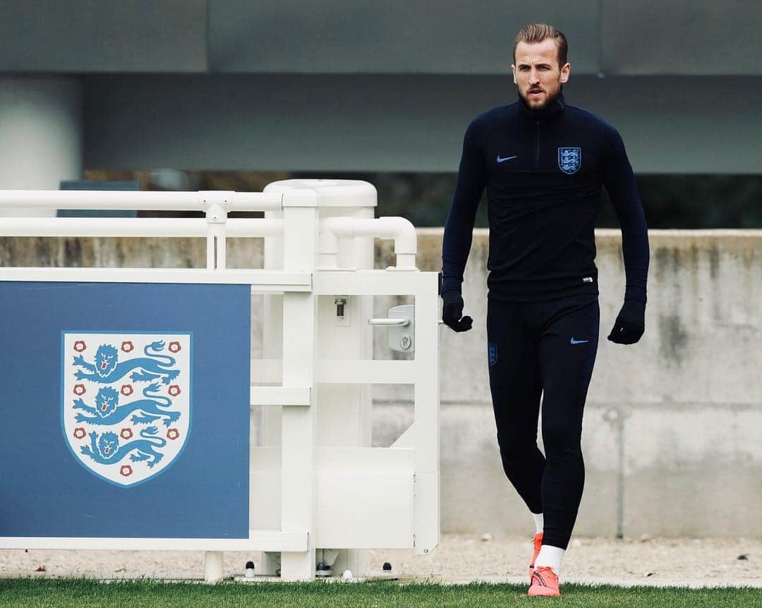 ハリー・ケインのインスタグラム：「Let’s go 🦁🦁🦁 #ThreeLions #Euro2020」