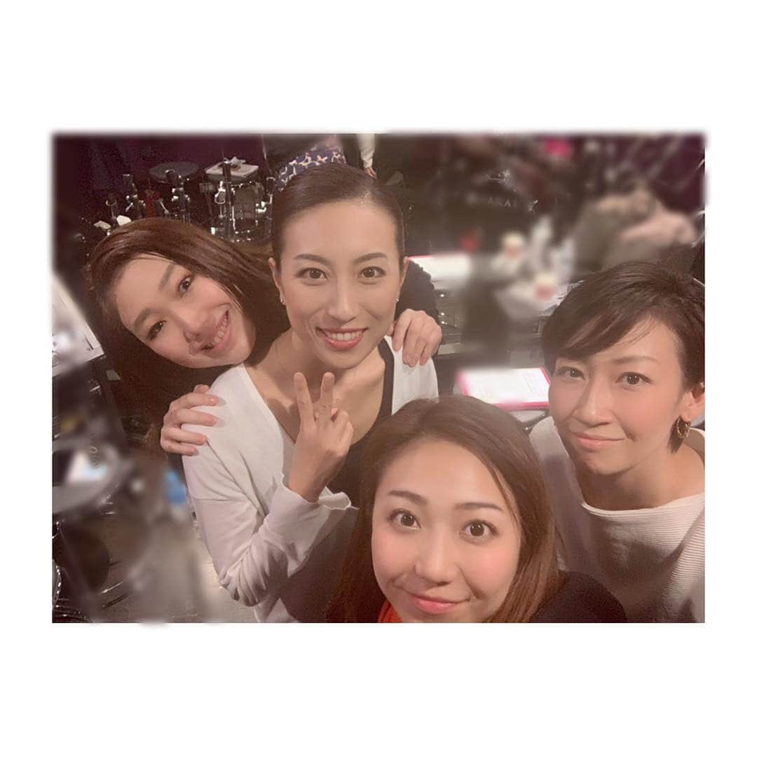 香音有希さんのインスタグラム写真 - (香音有希Instagram)「1人稽古も終え..🎤🎤 #ありがとうカラ館 #受付のお姉さんもはや友達の領域  こんなに真正面から自分の歌と向き合う時間って本当に貴重な勉強だなぁと.. コーラス稽古も曲に関してはとても苦しみながら笑、でも真剣なのにいつも笑いが絶えなくて。 まだ本番迎えてないのに 本番おわったらもうこの曲たちは皆で歌えないんだなぁと寂しくなる始末です(´°̥̥̥̥̥̥̥̥ω°̥̥̥̥̥̥̥̥｀)(´°̥̥̥̥̥̥̥̥ω°̥̥̥̥̥̥̥̥｀) だがしかーし！ まだまだ改善の余地あり。まだまだ向き合うのです ＼＼\٩(๑`^´๑)۶//／／ . . お月様綺麗ですね(^^) . #本番は#明後日#3月23日#池田マグノリアホール」3月21日 21時54分 - kaonyuki_yukako