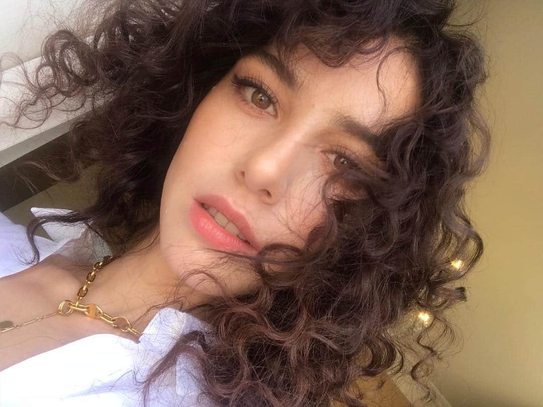 Ozge Gurelのインスタグラム：「💋💋」