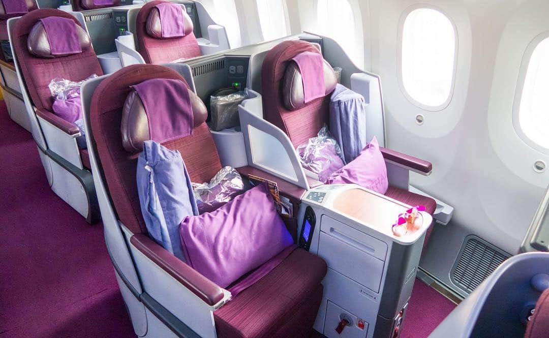 のインスタグラム：「Enrich the experience of your journey across the sky with THAI Royal Silk Class. Accompany yourself with coziness and elegance as you fly #SmoothasSilk to your desired destination. . Photo Credit: @simply_aviation . #ThaiAirways #RoyalSilkClass #BusinessClass #Cabin」