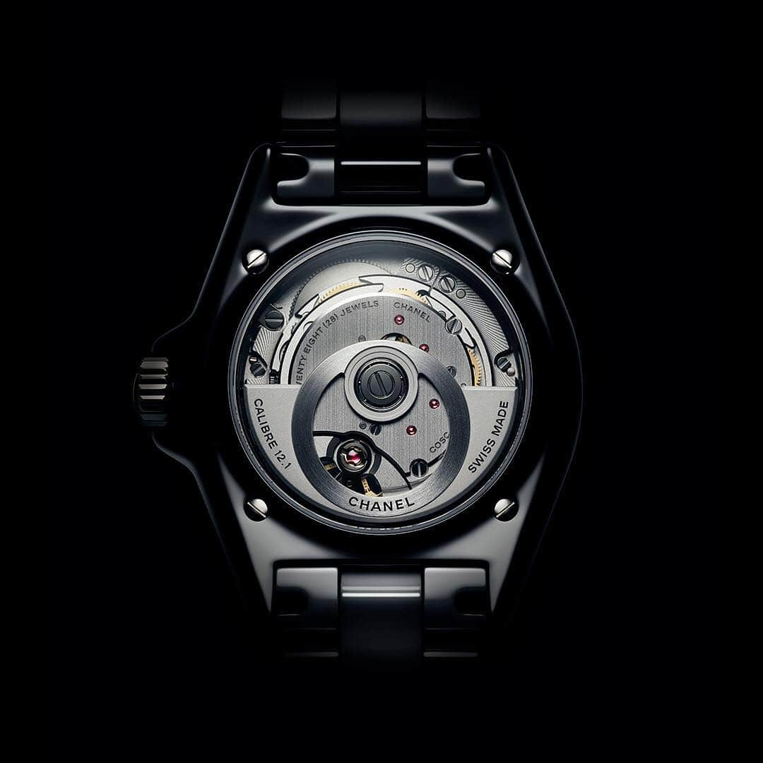 シャネルさんのインスタグラム写真 - (シャネルInstagram)「THE NEW J12. IT'S ALL ABOUT SECONDS.  The J12 watch now features the Caliber 12.1, a new self-winding movement manufactured exclusively for CHANEL. Allure on the inside that shows on the outside. #TheNewJ12 #ItsAllAboutSeconds #Baselworld2019」3月21日 22時00分 - chanelofficial