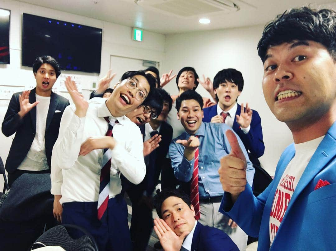 土佐卓也さんのインスタグラム写真 - (土佐卓也Instagram)「同期のバニラボックス主催、漫練りでした！ むっちゃ楽しかったです！ 全員で写真撮りましょうって言って撮ったのに、バニラボックスは二人写ってないし、唯一写ってる柏木はブレてるという仕上がりになってしまった。今度からもっと写真を撮るときは丁寧に撮るよう声かけ含め徹底しようと思った1日でした！  #漫練り #無限大ドーム  #バニラボックス #ゆにばーす さん #キンボシ さん #まんぷくユナイテッド  #ストレッチーズ #土佐兄弟」3月21日 22時05分 - takuyatosa1