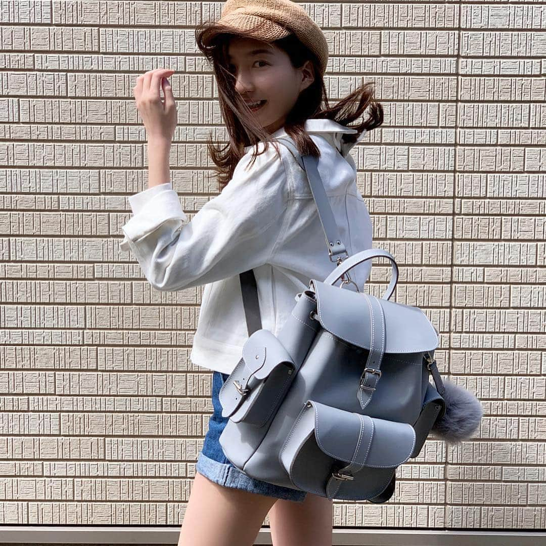 吉田怜菜さんのインスタグラム写真 - (吉田怜菜Instagram)「. . 今日はぽかぽか陽気な一日でしたね 🌸 . 相変わらず花粉には悩まされてますが、 暖かくなってきてくれて嬉しい ☺️！ . そして、写真は最近仲間入りした鞄っ 💓 . サイズ感もちょうど良いし、 リュックは両手が自由に使えるからやっぱり楽ちん ✨ . 大好きな色味に一目惚れでしたっ 🙈💕 . 🎒 @grafea . . #grafea #grafeabags #grafeajapan #fabulousangela #バッグ #リュック #リュックサック #リュックコーデ #リュック女子 #リュックサック女子 #ファビュラスアンジェラ #ファビュラス #春服 #fashion #princessfashion #code #olコーデ #春コーデ #gジャン #ジージャン #패션 #데일리룩 #팔로우미 #패션스타그램 #韓国語かじってた💓」3月21日 22時09分 - yoshida_reina_