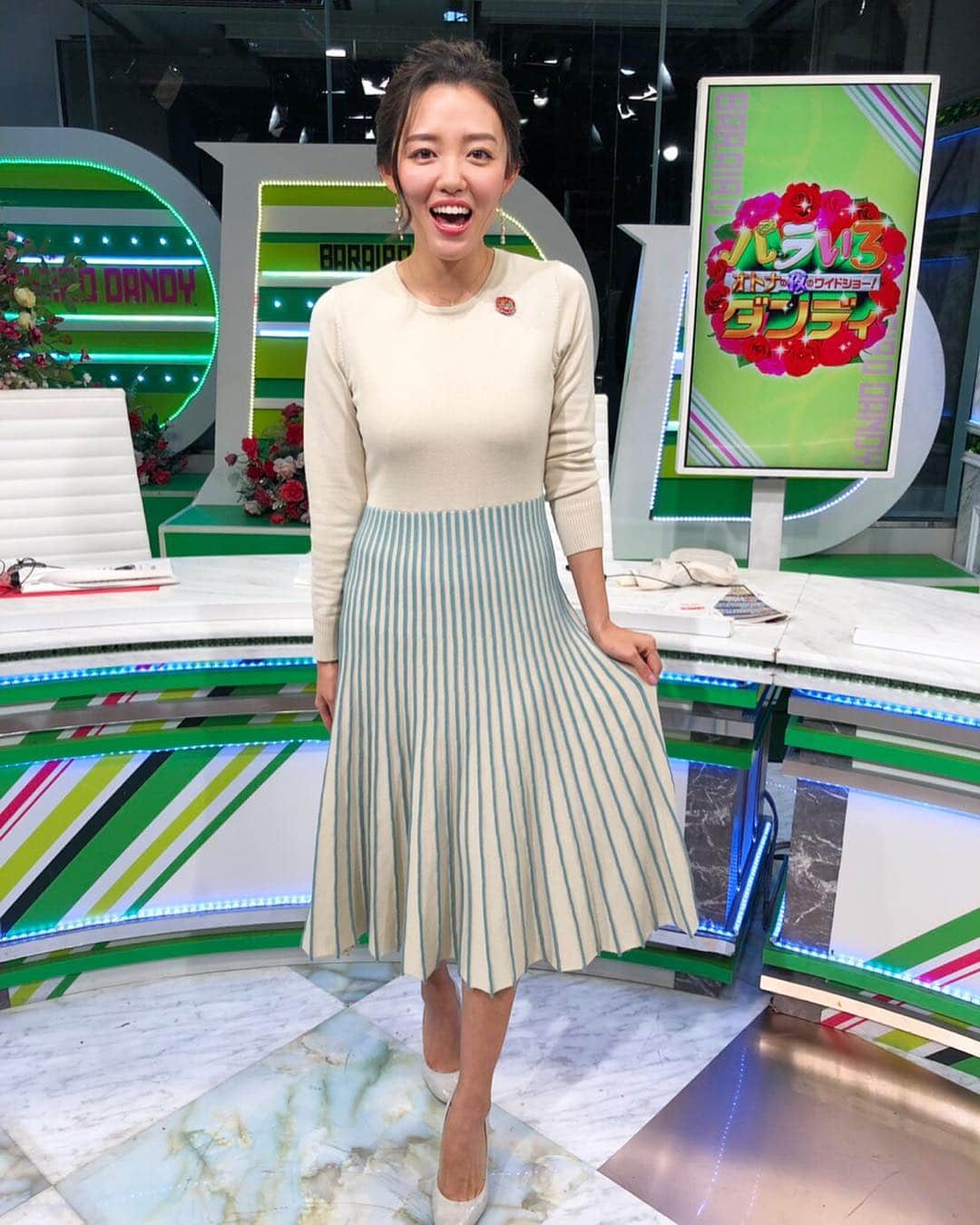 のインスタグラム：「今週も、おつかれさまでした！！！！！🌸 今日は祝日のせいか、ジャッジの票数が多かったのがとても嬉しかったです🥰 また来週もぜひみてください🙌 週末は、桜見に行かなきゃ！🌸🌸 * #おつかれさまでした！ の#た！の顔  #tokyomx #バラいろダンディ  #今日の衣装 #nostalgiajp」