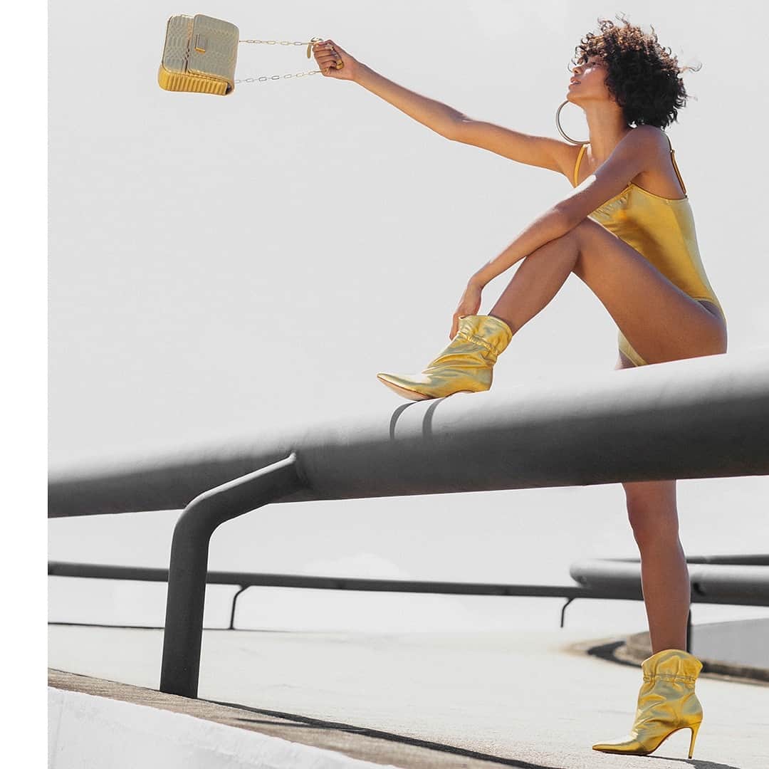 Schutzのインスタグラム：「LIVE YOUR CITY 📍 Hotel Jaraguá, São Paulo  GOLDEN GLAM COLLECTION Now Available  #schutzfall #unlockyourcity」