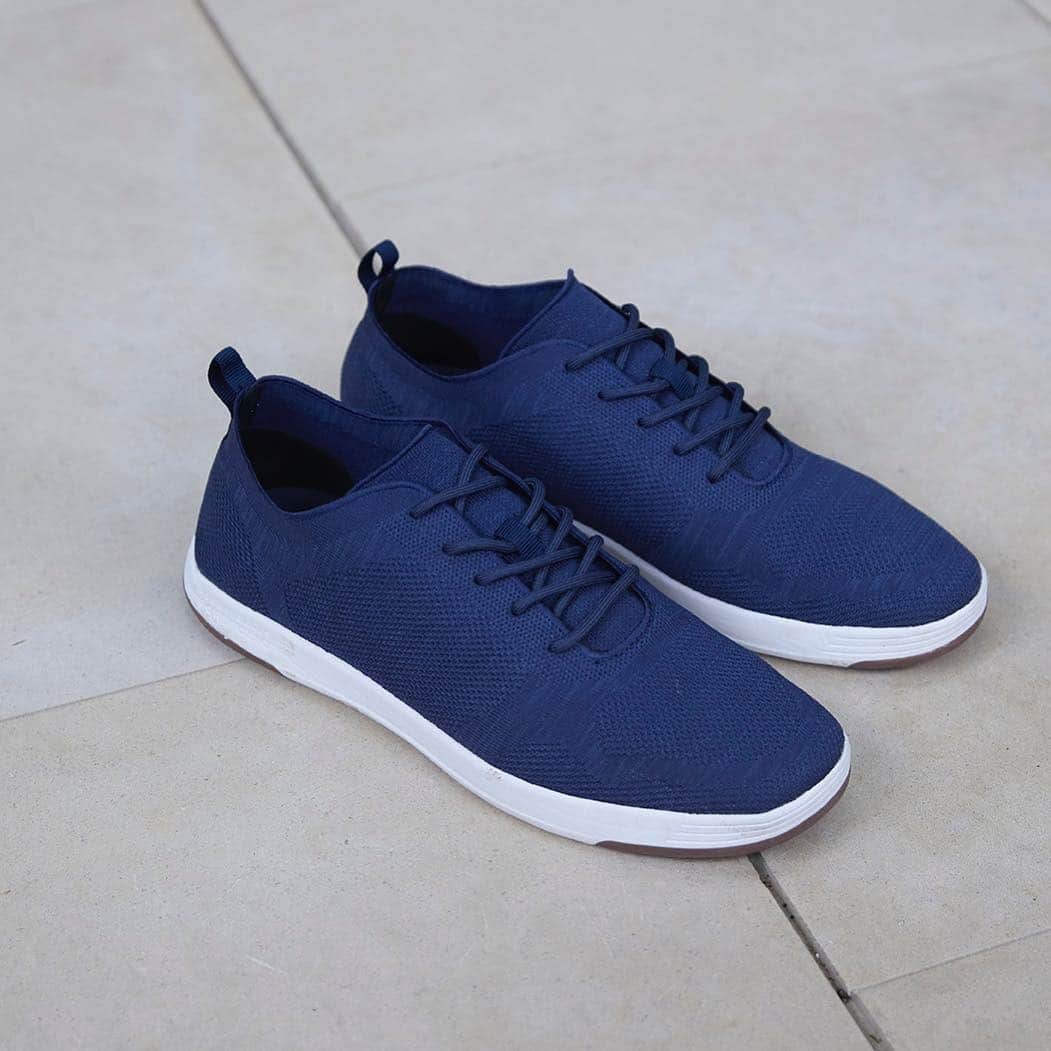 ペリーエリスのインスタグラム：「The perfect spring shoe. Discover the Tread Sneaker and more online at www.perryellis.com. Link in bio. #LifeReadySince1976」