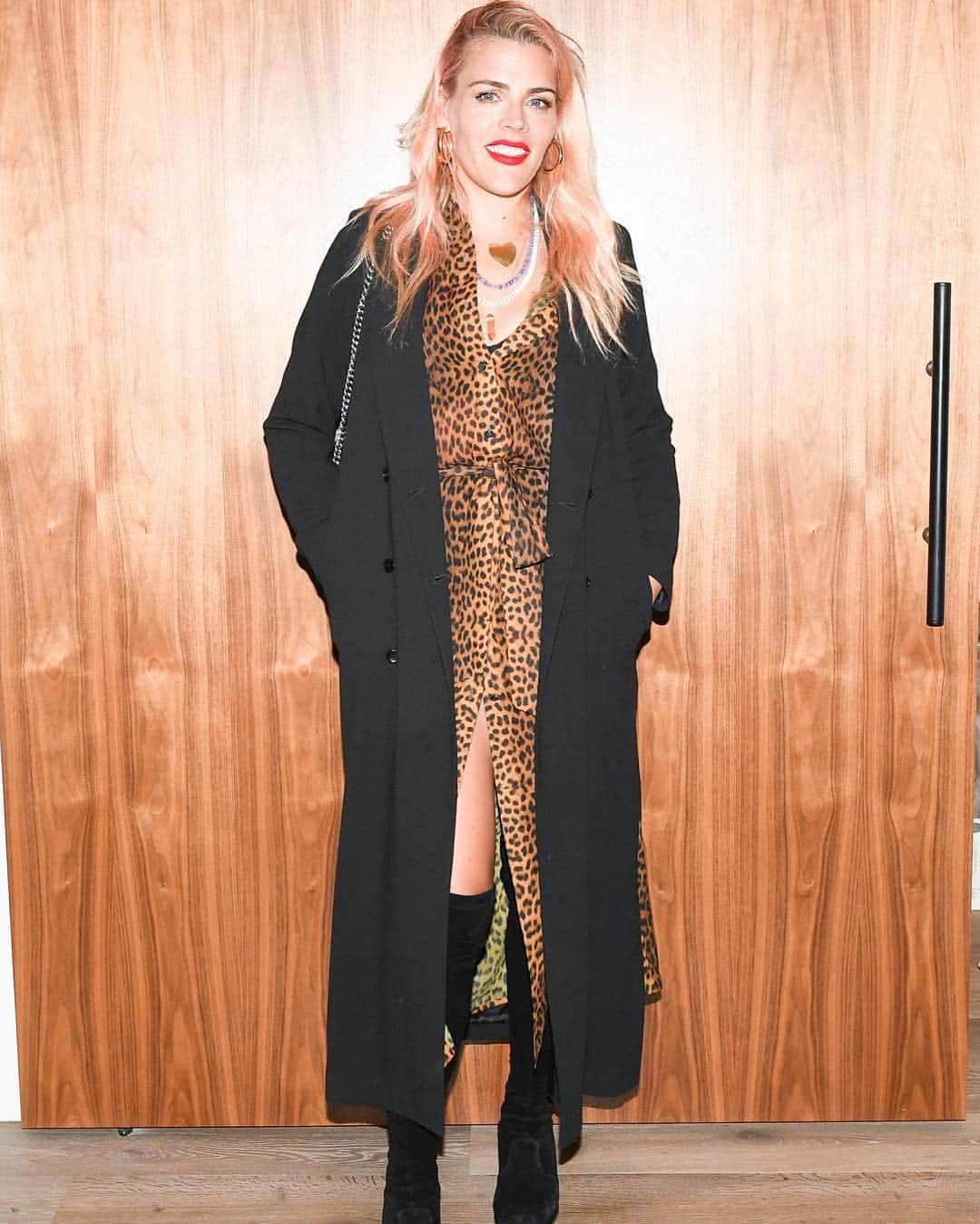 barneysnyofficialさんのインスタグラム写真 - (barneysnyofficialInstagram)「The lovely @busyphilipps last night at our party with @beboefamily to celebrate The High End, our luxury wellness and lifestyle space at Barneys Beverly Hills - now officially open. Come visit the store, and check out IG stories to learn more about the concept shop and for highlights from the private celebration.」3月22日 3時51分 - barneysny