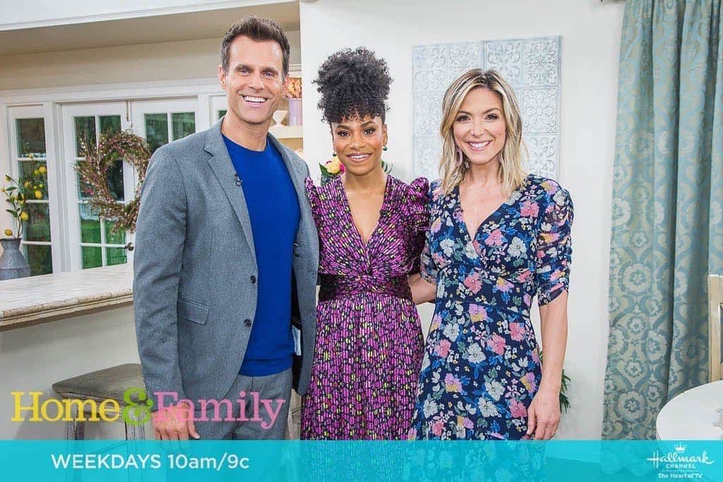 Kelly McCrearyさんのインスタグラム写真 - (Kelly McCrearyInstagram)「Good morning beauties! I had the most fun chatting  with @iamdebbiem and @cameronmathison. Check out our conversation on @hallmarkchannel ’s @homeandfamilytv  this morning at 10/9c!」3月21日 22時30分 - seekellymccreary