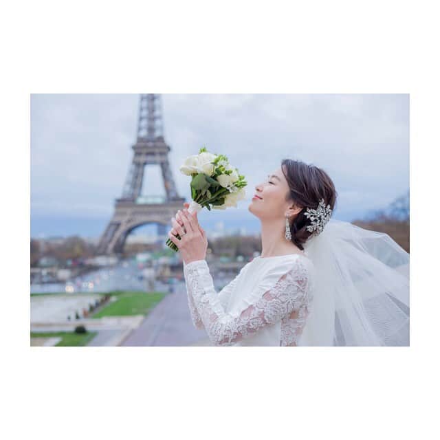 秋元玲奈さんのインスタグラム写真 - (秋元玲奈Instagram)「結婚記念日🥂🥰 #あっという間の2周年 #いつまでもこの時のままで #pariswedding  #20170321」3月21日 22時41分 - rena_akimoto