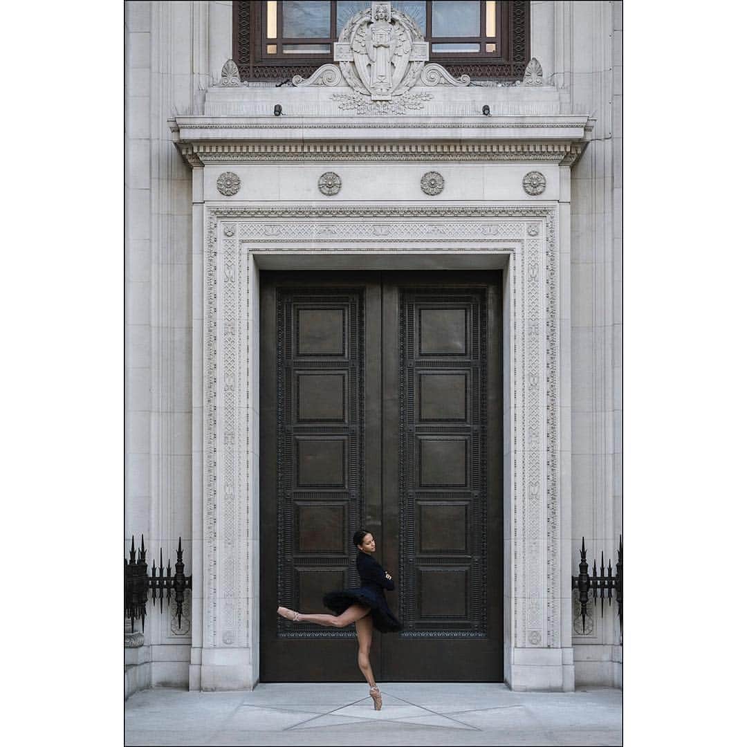 ballerina projectさんのインスタグラム写真 - (ballerina projectInstagram)「Francesca Hayward in Covent Garden. #ballerina - @frankiegoestohayward #coventgarden #freemasonshall #london #ballerinaproject_ #ballerinaproject #ballet #dance #pointe #francescahayward  The Ballerina Project book is now available for pre-order. Go to @ballerinaprojectbook for pre-order link and info. #ballerinaprojectbook Large format limited edition prints available for purchase at the link in our profile.」3月21日 22時46分 - ballerinaproject_