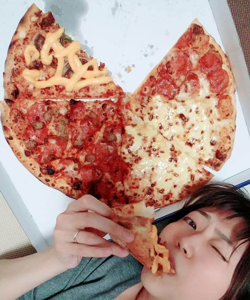 藤田昌代のインスタグラム：「でっかい #ピザ」
